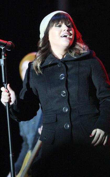 Kelly Clarkson Scores Super Bowl National Anthem Gig