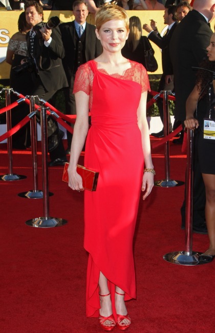 Michelle Williams in asymmetrical Valentino at the SAGs: budget or cute?