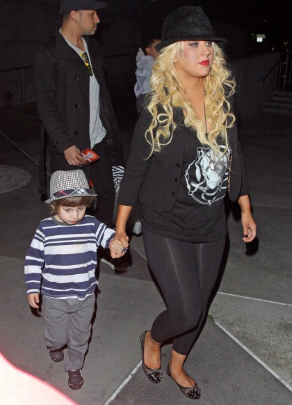 Us Weekly: Christina Aguilera's leg dribble was just sweat, y?all