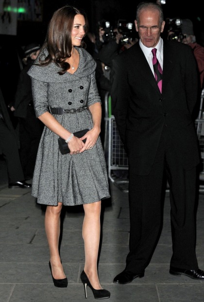 Duchess Kate wears grey to preview a Lucien Freud exhibit: lovely & appropriate?