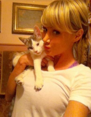 Sara Jean Underwood Pussy Twit Pic!