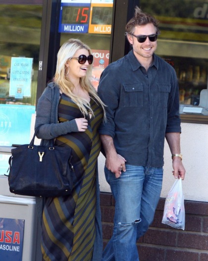 ITW: Jessica Simpson 'looks huge, almost unrecognizable,' is at risk for gest. diabetes