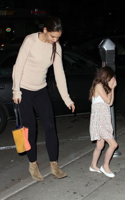 Katie Holmes & Suri's Frozen Yogurt Fill-Up