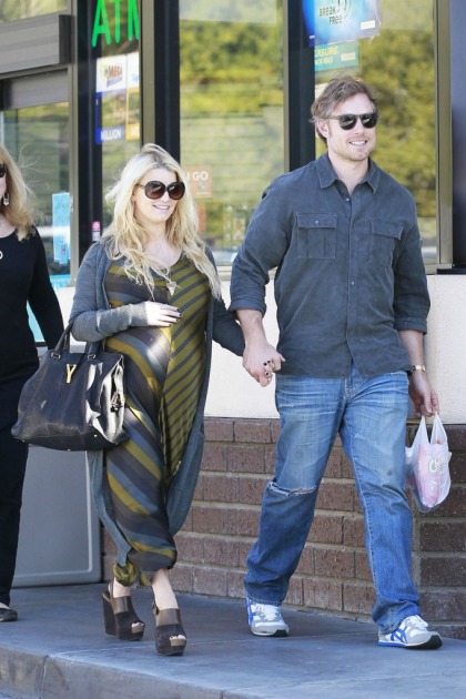 Jessica Simpson and fiance fight over whether she?ll have a c-section or a natural birth