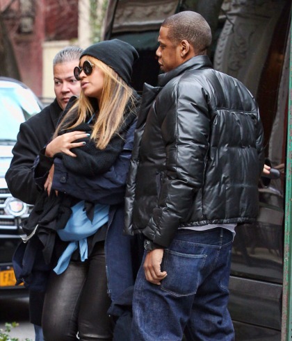 Beyonce & Jay-Z take a blanket-covered Blue Ivy to lunch in NYC