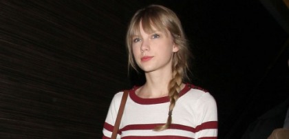 Taylor Swift Steps Out With Minimal Makeup
