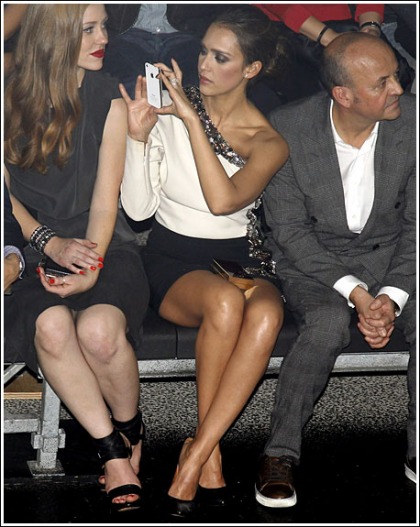 Jessica Alba Enjoys A Fashion Show, Looks Freaking Hot And Leggy Doing So Jessica Alba Enjoys A Fashion Show, Looks Freaking Hot And Leggy Doing So