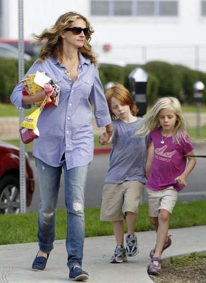 Julia Roberts doesn't let her kids watch her movies: 'We?re more book people'