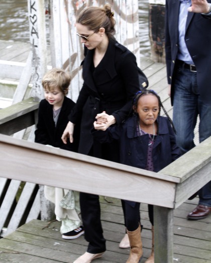 Angelina Jolie, Shiloh & Zahara have fun on a boat in Amsterdam: adorable?