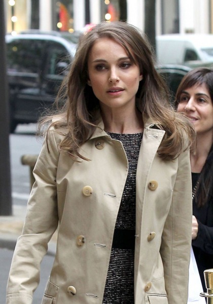 Natalie Portman's business look, killer coat in Paris: flawless and amazing