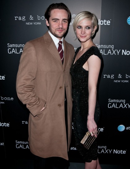Ashlee Simpson is 'determined' to marry Vincent Piazza & have his baby