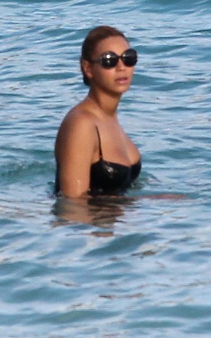 Beyonce & Jay-Z's St Barts Beach Relaxation
