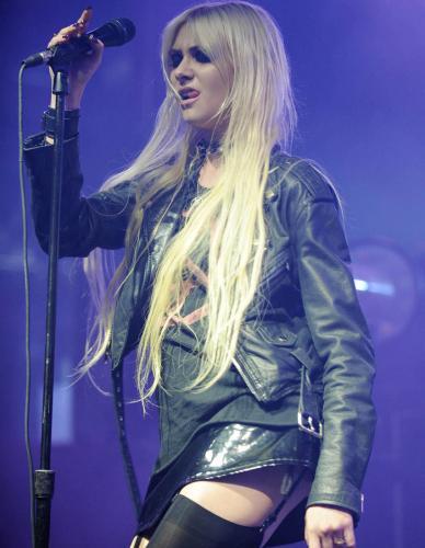 Taylor Momsen Does Her  Trashy Thing