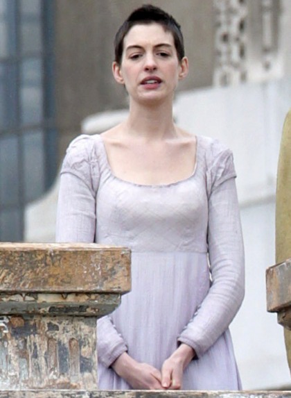 Anne Hathaway on a 500-calorie diet, gargling with egg whites for 'Les Mis'