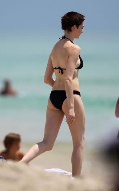 Anne Hathaway: Bikini Beach Babe