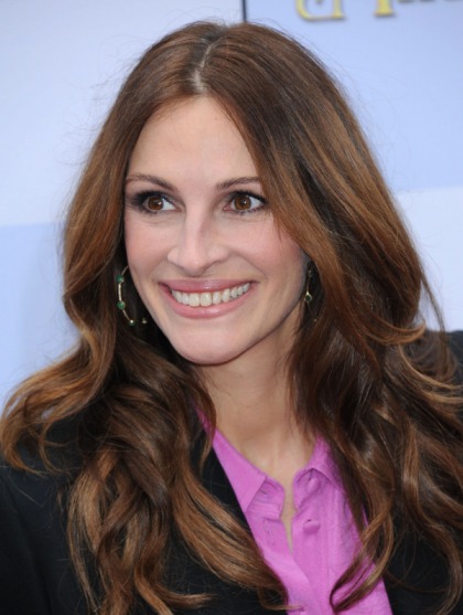 Julia Roberts loves to shop for her kids' clothes at New Mexico thrift stores