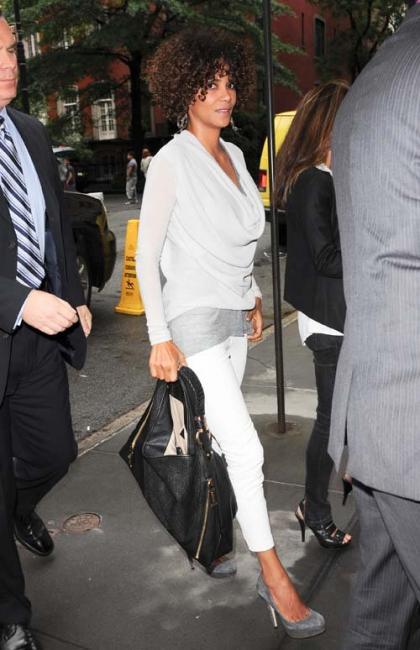 Halle Berry's Curly Cute Morning in the Big Apple