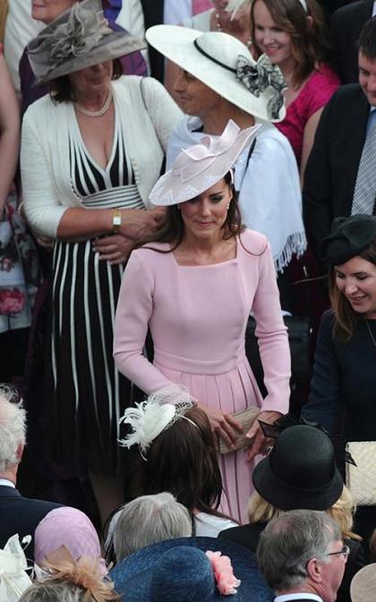 Kate Middleton Pretties Up Buckingham Palace's Garden Party