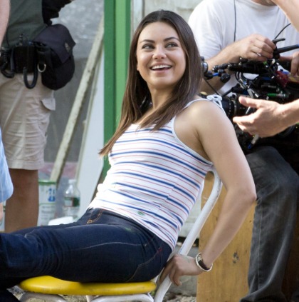 Mila Kunis shows off slight weight gain on NYC film set: she looks good, right?