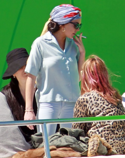 Lindsay Lohan got herself a cracked-out turban, just like Elizabeth Taylor