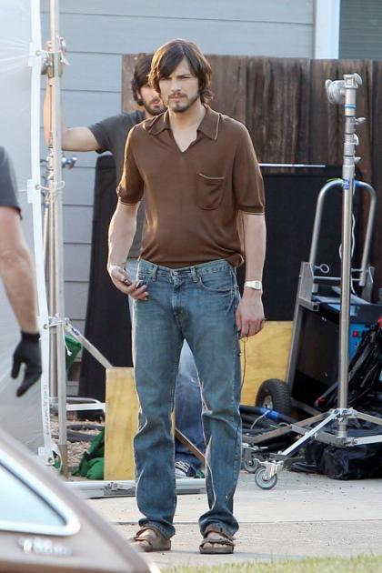 Ashton Kutcher's First Day On the Set of 'Jobs'