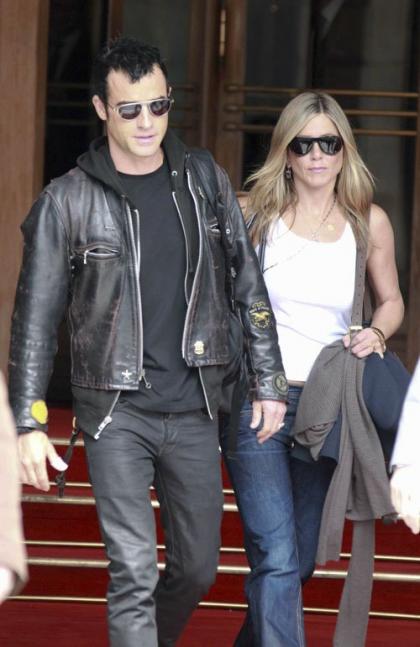 Jennifer Aniston & Justin Theroux Push Forth with Parisian Getaway