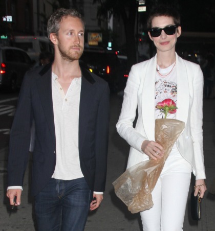 Anne Hathaway's fiancé might be a superficial jerk, he hates her 'Les Mis' look