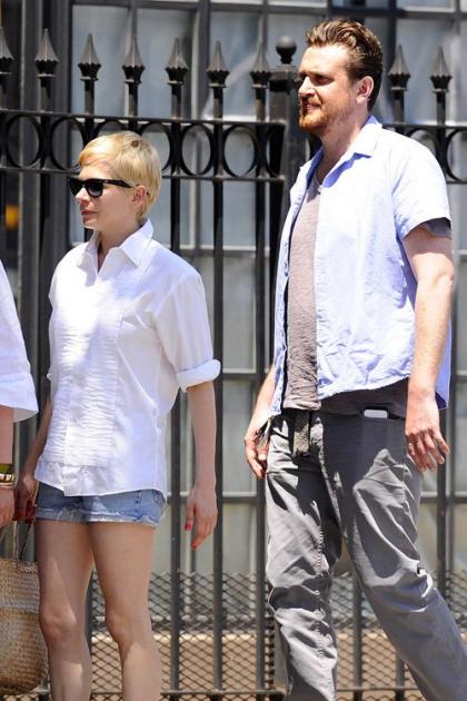 Michelle Williams & Jason Segel: Lovers' Stroll in NYC