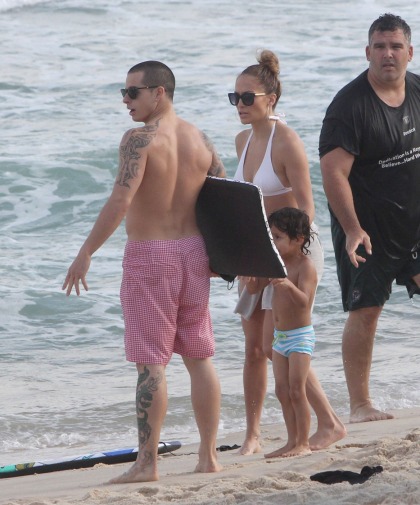 Jennifer Lopez & Casper Smart play with her kids in Rio de Janeiro