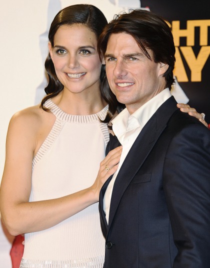 People: Katie Holmes & Tom Cruise are divorcing after 5 years of marriage (updates)