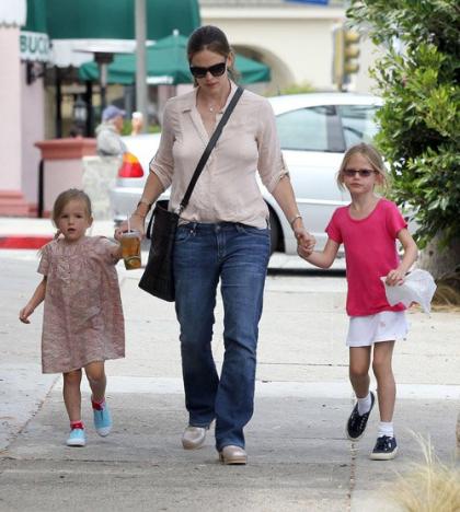 Jennifer Garner's Girls' Day Out with Violet & Seraphina