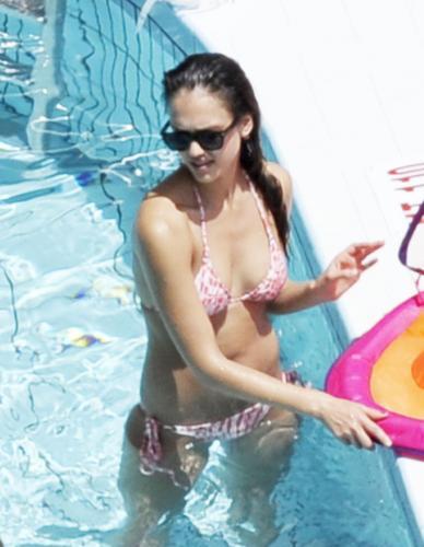 Jessica Alba's Hot Mom Bikini Body Exposed