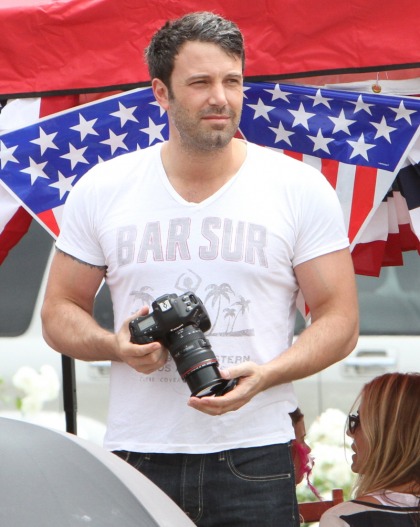 Ben Affleck is cheating on Jennifer Garner with a tanning bed