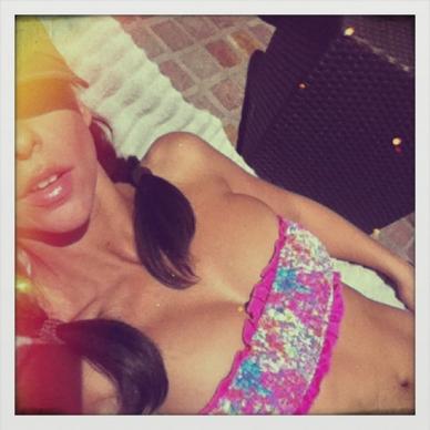 Jennifer Love Hewitt Hot Bikini Tweet