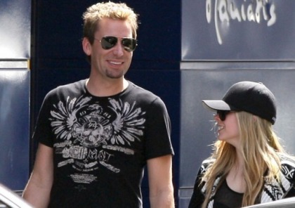 Avril Lavigne Engaged to Main Nickelback Douche