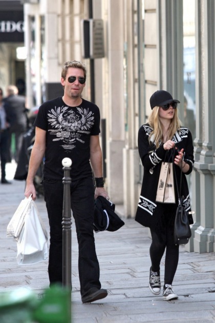 Avril Lavigne engaged to Chad Kroeger of Nickelback, he gave her a 14 carat ring
