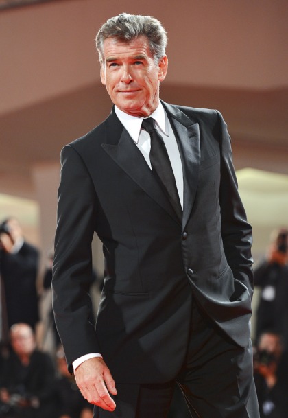 Pierce Brosnan, 59 years old, looks awesome in Venice: would you hit it?