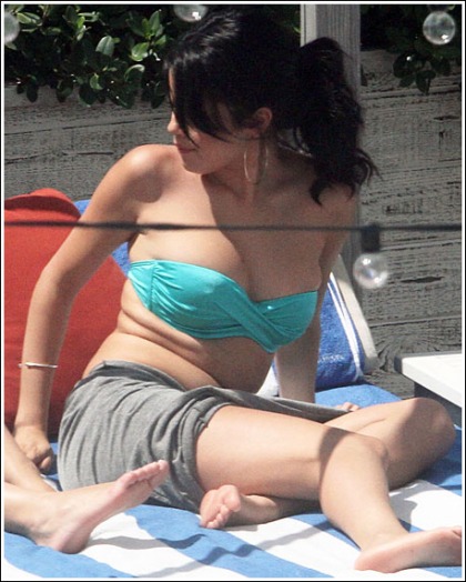 New Selena Gomez Bikini Pictures, Woohoo! New Selena Gomez Bikini Pictures, Woohoo!