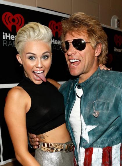 Miley Cyrus: 2012 iHeartRadio Music Festival Flirt
