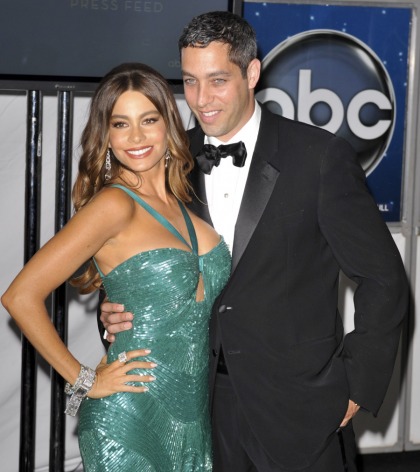 Sofia Vergara's fiancé was douchey when Sofia's dress broke at the Emmys