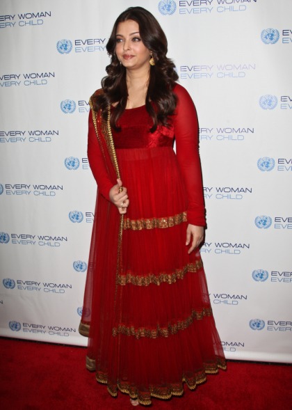 Aishwarya Rai shows off her criticized figure at UN dinner: still gorgeous?