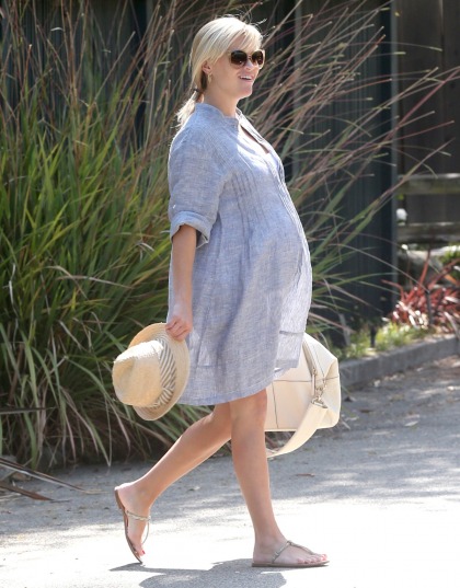 Reese Witherspoon gave birth to baby boy Tennessee James Toth