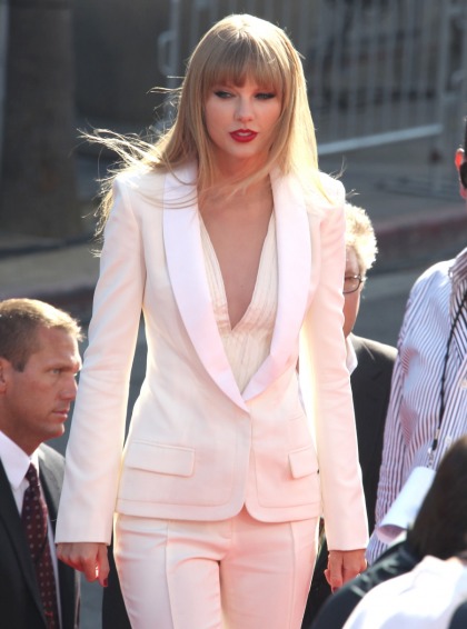 Taylor Swift has a terrifying plan to elope with Conor Kennedy & have his babies