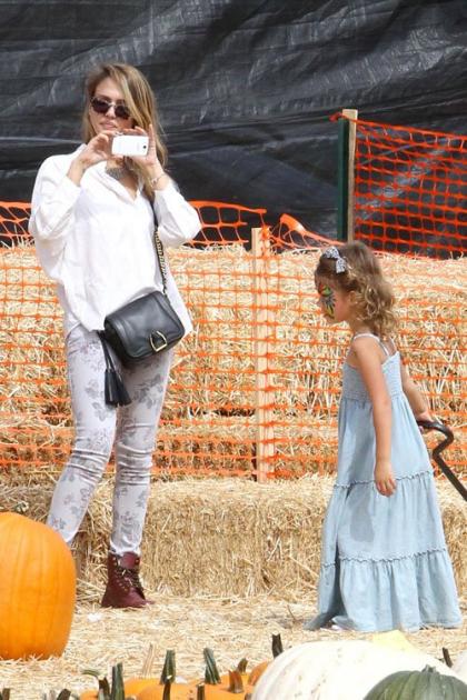 Jessica Alba's Spectacularly Spooky Family Time