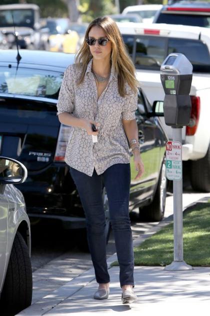 Jessica Alba's Mommy-Daughter Day in Brentwood