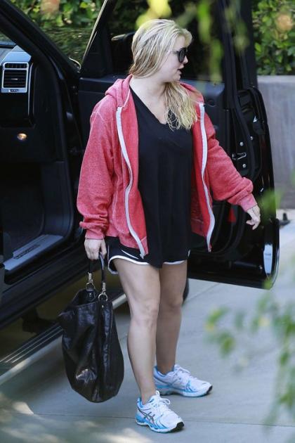 Jessica Simpson Works Out While Parents Announce Divorce