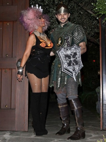 Christina Aguilera and Her Husband do Halloween