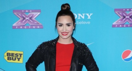 Demi Lovato Should Go Easy on the Makeup