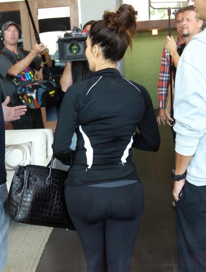 Kim Kardashian's butt in compression leggings: is she actually losing weight'