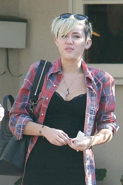 Miley Cyrus Drops By 'Ellen' For Lapdance Love